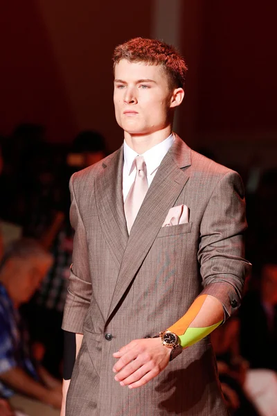 Look 18